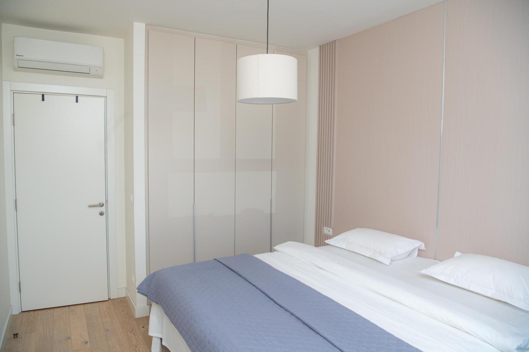 Waterfront Promenade Apartment *